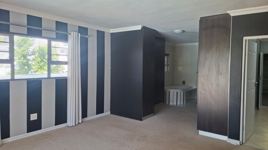 4 Bedroom Property for Sale in Sunrise On Sea Eastern Cape